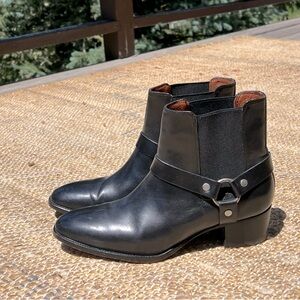 Frye Dara Harness Chelsea Black Leather Ankle Boots - Box and Dust Bag - Size 9